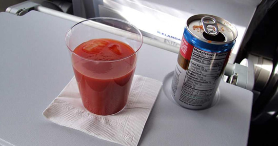 El zumo de tomate, una bebida muy típica de los aviones